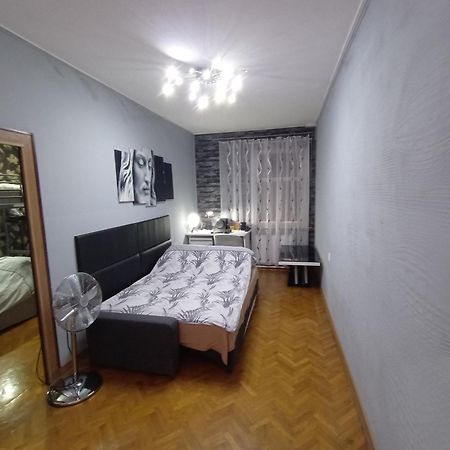 Appartement Apartament Venge -Cale Mieszkanie 46M2 Na Wylacznosc - Z Jedna Sypialnia I Jednym Sypialno-Salonem -3 Pietro Bez Windy- Rezerwacja Bez Karty Kredytowej-Klimatyzacja-Netflix-2 Lozeczka Dzieciece- Bezplatny Parking Publiczny à Wrocław Extérieur photo