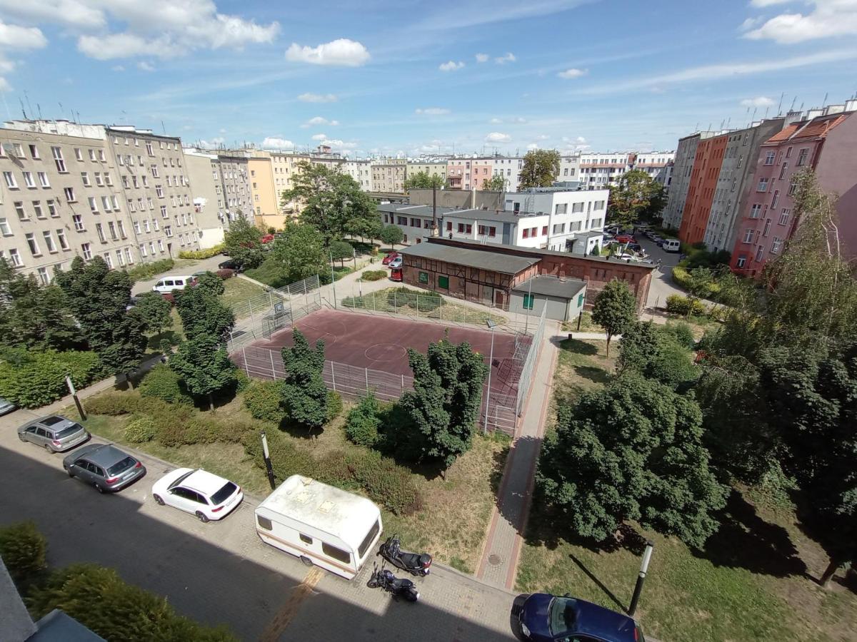 Appartement Apartament Venge -Cale Mieszkanie 46M2 Na Wylacznosc - Z Jedna Sypialnia I Jednym Sypialno-Salonem -3 Pietro Bez Windy- Rezerwacja Bez Karty Kredytowej-Klimatyzacja-Netflix-2 Lozeczka Dzieciece- Bezplatny Parking Publiczny à Wrocław Extérieur photo