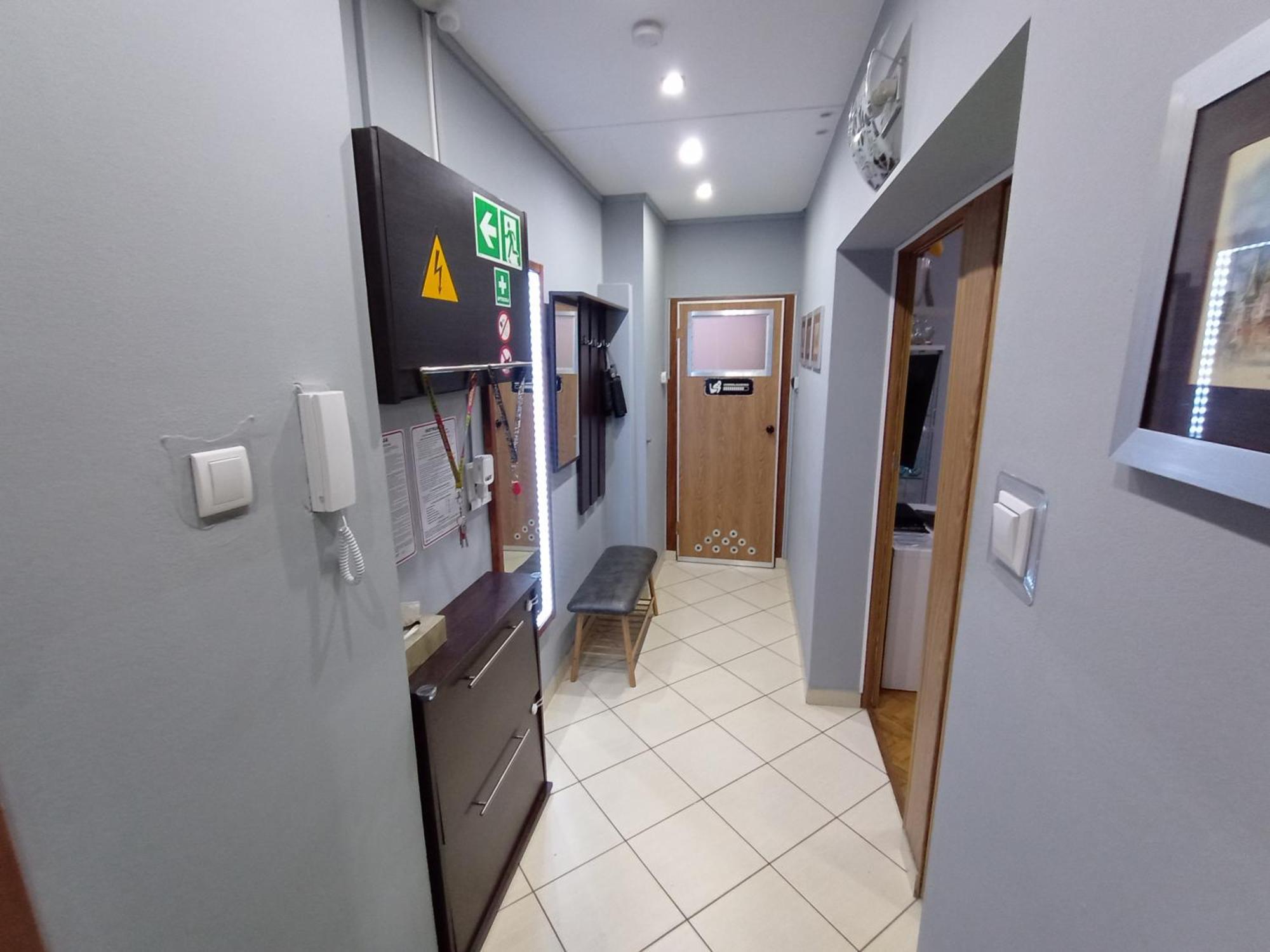 Apartament Venge -Cale Mieszkanie 46M2 Na Wylacznosc - Z Jedna Sypialnia I Jednym Sypialno-Salonem -3 Pietro Bez Windy- Rezerwacja Bez Karty Kredytowej-Klimatyzacja-Netflix-2 Lozeczka Dzieciece- Bezplatny Parking Publiczny Wrocław Extérieur photo