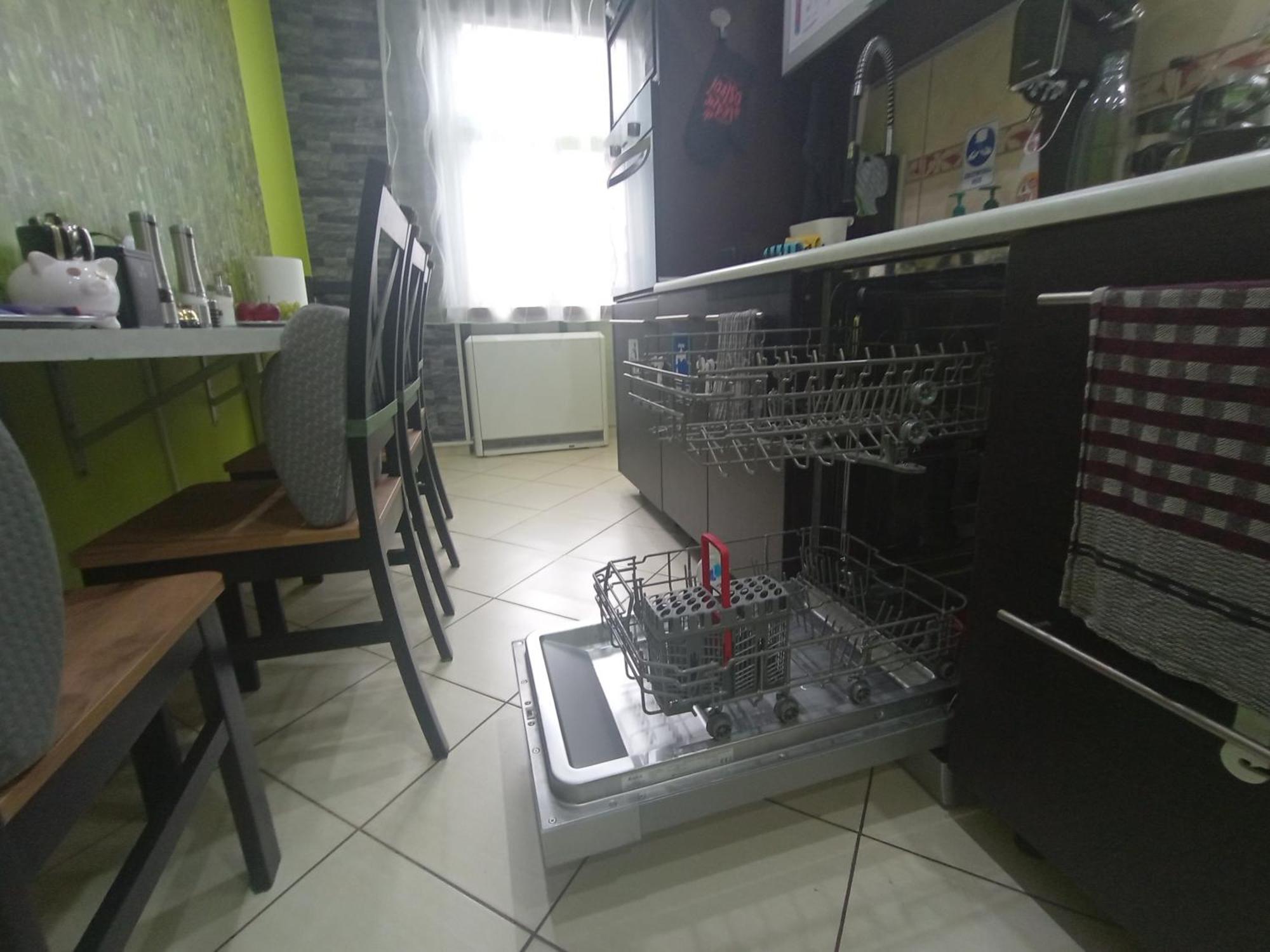 Appartement Apartament Venge -Cale Mieszkanie 46M2 Na Wylacznosc - Z Jedna Sypialnia I Jednym Sypialno-Salonem -3 Pietro Bez Windy- Rezerwacja Bez Karty Kredytowej-Klimatyzacja-Netflix-2 Lozeczka Dzieciece- Bezplatny Parking Publiczny à Wrocław Extérieur photo