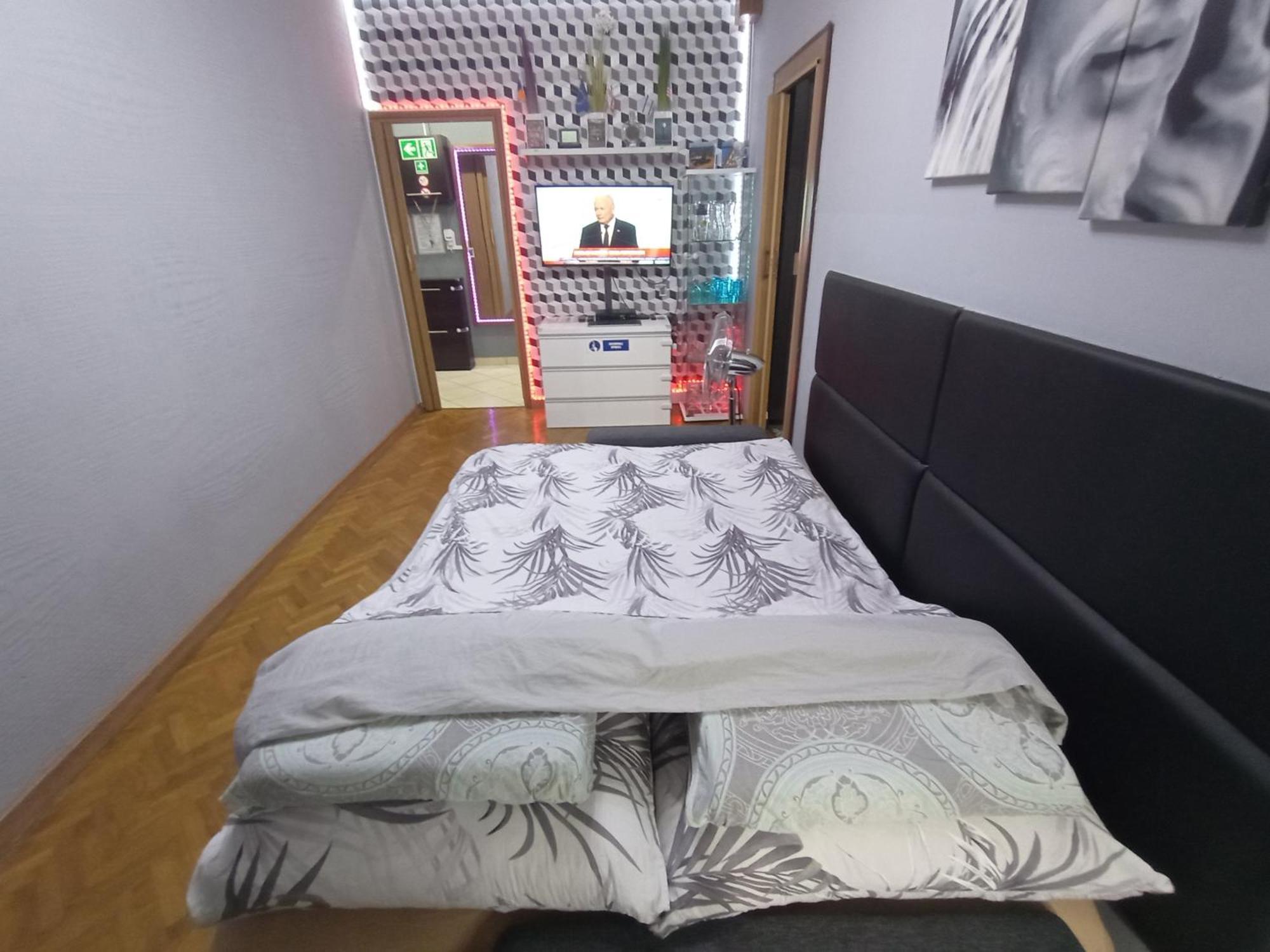 Appartement Apartament Venge -Cale Mieszkanie 46M2 Na Wylacznosc - Z Jedna Sypialnia I Jednym Sypialno-Salonem -3 Pietro Bez Windy- Rezerwacja Bez Karty Kredytowej-Klimatyzacja-Netflix-2 Lozeczka Dzieciece- Bezplatny Parking Publiczny à Wrocław Extérieur photo